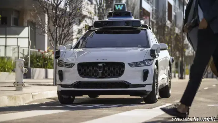 El Debut de Waymo En Nueva York Viene Con Ruedas de Entrenamiento | Carscoops